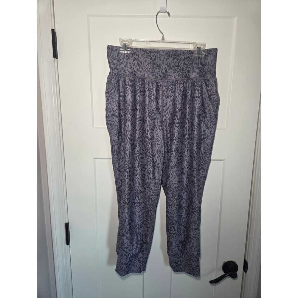 Athleta Salutation Printed Crop Jogger Grey Leopard Animal Print Pants Large